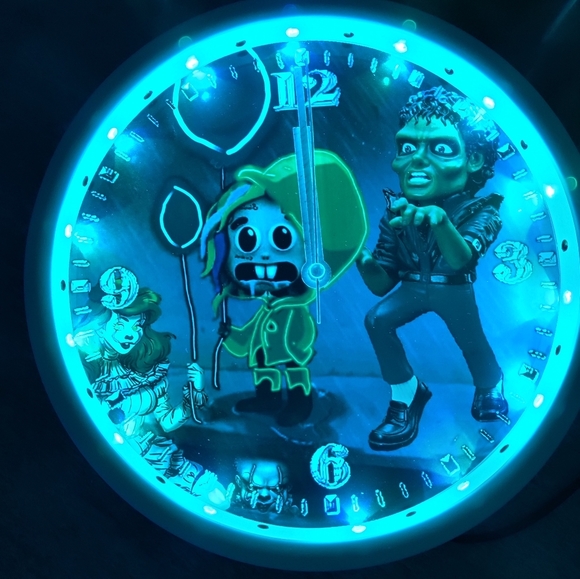 Tekashi gets a thriller clock - Picture 6 of 12